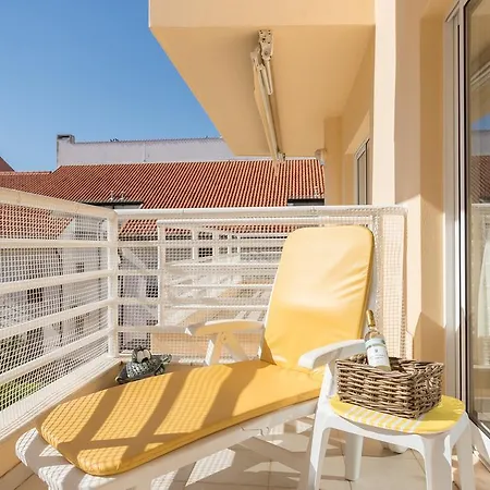 Apartment Feels Like Marina Flat With Pool