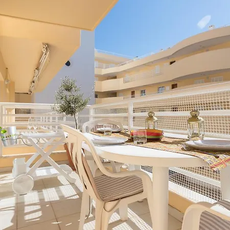 Feels Like Marina Flat With Pool فيلامورا